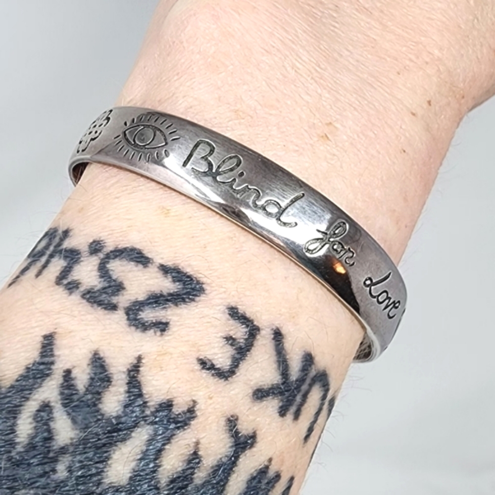 Gucci Blind For Love Silver Cuff Bracelet - Picture 6 of 17